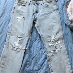 Men’s denim distressed jeans